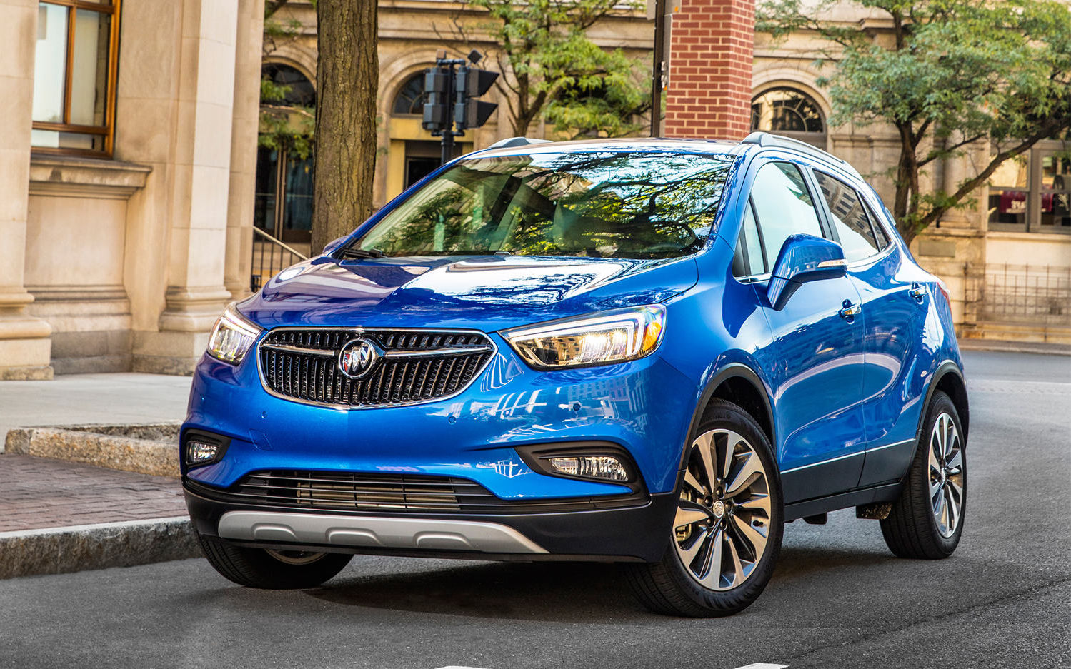Comparison Buick Encore Premium 2017 Vs Toyota CHR 2018 SUV Drive